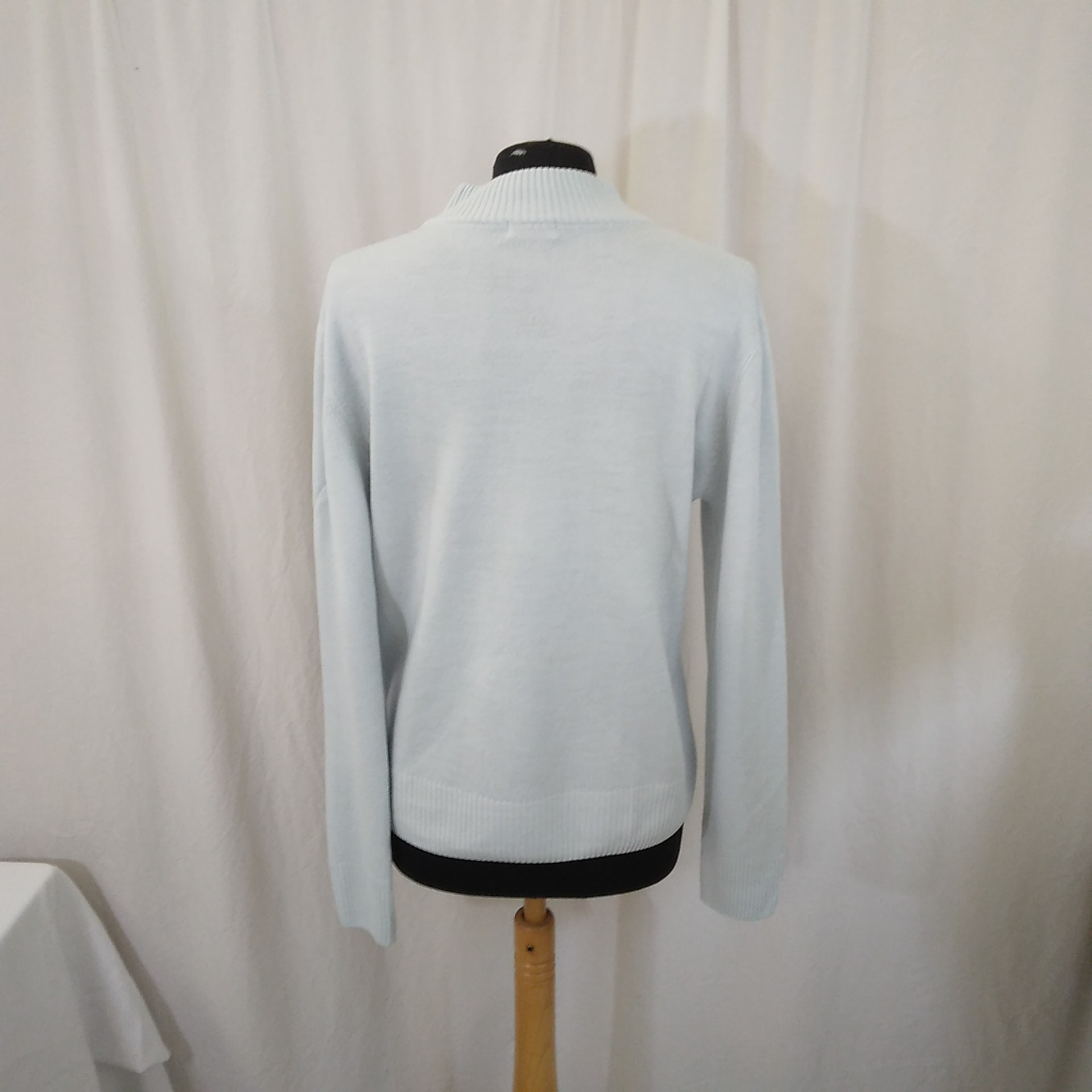 Voir photo 3 de Pull bleu col montant Burton Taille T1 Pull bleu col montant Burton Taille T1 Très bon état - Vue 3 -